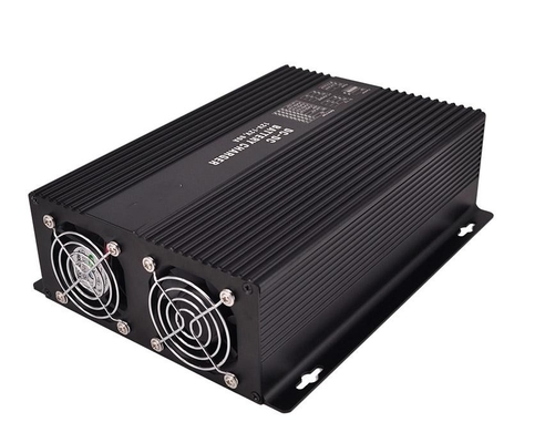 12V 30A Gleichstrom-Ladegerät mit 390W Pvmax Umkehrpolaritätsschutz Wasserdicht IP20/IP65
