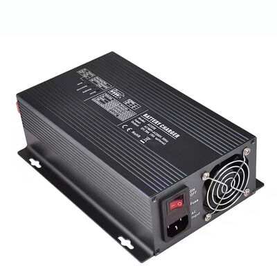 Maximal Eingangsstrom 30A Solarbatterie-Ladegerät ideal für entfernte Solarinstallationen mit wartungsfreiem Betrieb