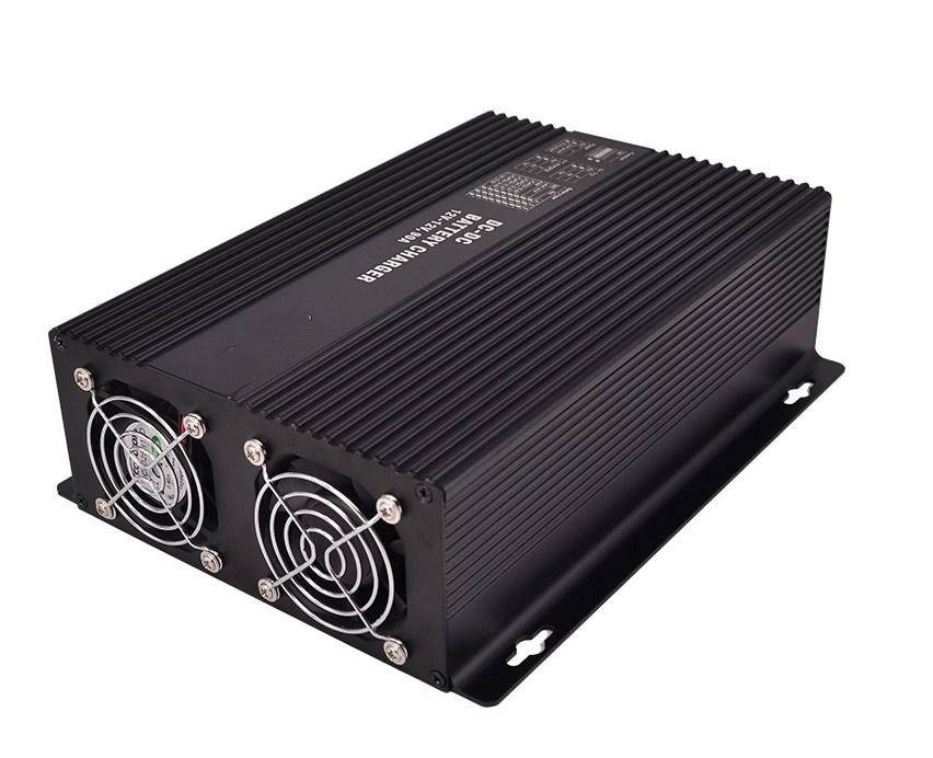 12V 30A Gleichstrom-Ladegerät mit 390W Pvmax Umkehrpolaritätsschutz Wasserdicht IP20/IP65